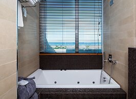 Best Western Maison B Hotel