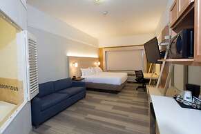 Holiday Inn Express & Suites Chesterfield by IHG