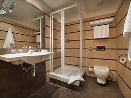 EA Hotel Downtown