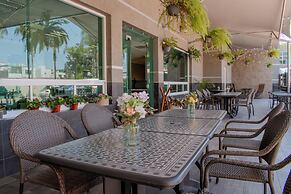 Hotel & Suites Aliana