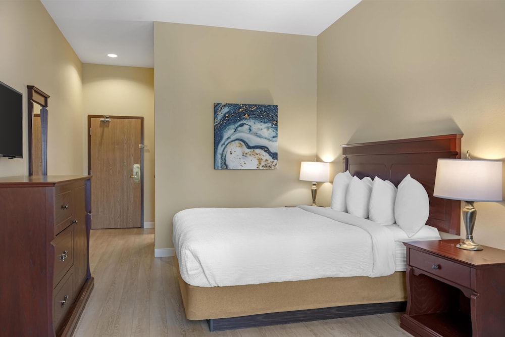 Best Western Plus Fredericton Hotel & Suites