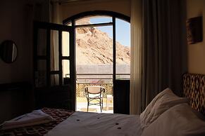 Bedouin Moon Hotel