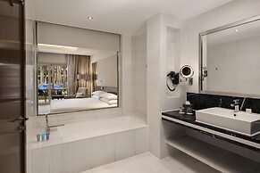 Dusit Thani LakeView Cairo