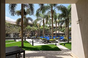 Dusit Thani LakeView Cairo