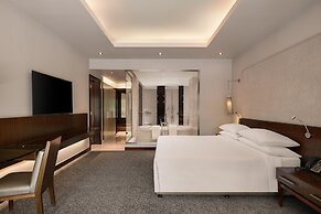 Dusit Thani LakeView Cairo