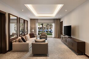 Dusit Thani LakeView Cairo