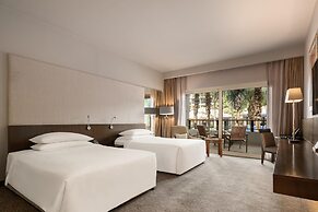 Dusit Thani LakeView Cairo