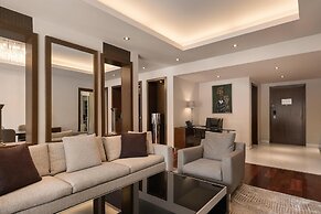 Dusit Thani LakeView Cairo