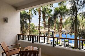 Dusit Thani LakeView Cairo