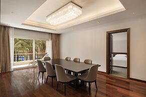 Dusit Thani LakeView Cairo
