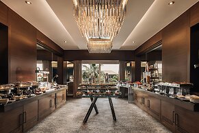 Dusit Thani LakeView Cairo