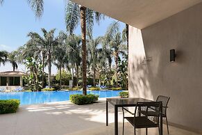 Dusit Thani LakeView Cairo