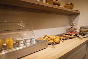 Hotel Zen Airport with Free shuttle