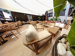 Hotel Zen Airport with Free shuttle