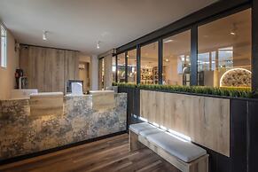 Hotel Zen Airport with Free shuttle