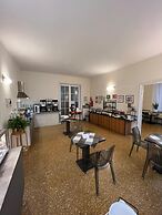 Hotel Cairoli