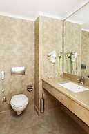 WOW Airport Hotel