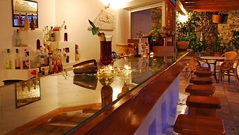 Kamari Hotel