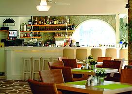 Kamari Hotel