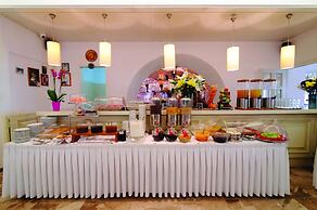 Kamari Hotel