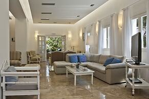 Kamari Hotel