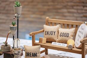 Clef Hotel