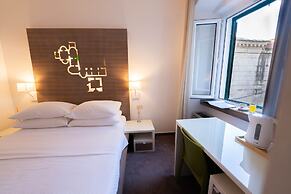 Slavija Culture Heritage Hotel