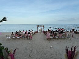 Thai House Beach Resort