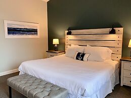 Smuggler's Cove Inn
