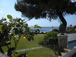 Arathena Rocks Hotel