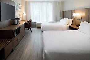 Holiday Inn & Suites Montreal Airport by IHG