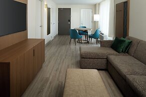 Holiday Inn & Suites Montreal Airport by IHG
