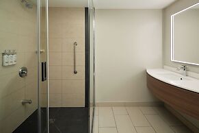 Holiday Inn & Suites Montreal Airport by IHG