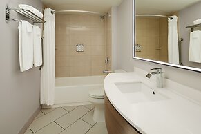 Holiday Inn & Suites Montreal Airport by IHG