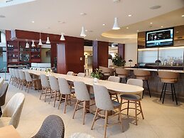 Holiday Inn & Suites Montreal Airport by IHG