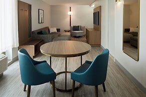 Holiday Inn & Suites Montreal Airport by IHG