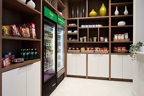 Holiday Inn & Suites Montreal Airport by IHG