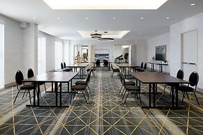 Holiday Inn & Suites Montreal Airport by IHG
