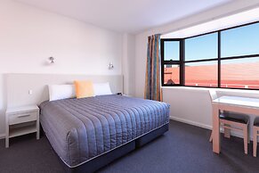 Mayfair Plaza Motel