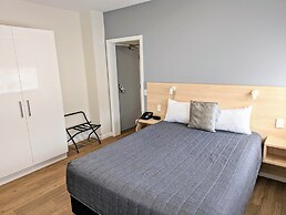 Mayfair Plaza Motel