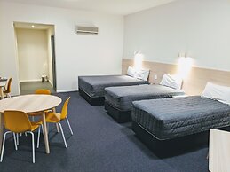 Mayfair Plaza Motel