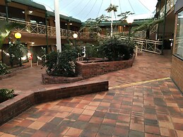 Mayfair Plaza Motel
