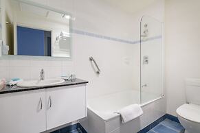 Mayfair Plaza Motel