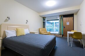 Mayfair Plaza Motel