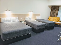 Mayfair Plaza Motel