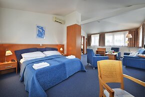 EA Hotel Populus
