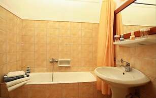 Famissi Eden Hotel