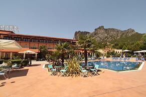 Famissi Eden Hotel
