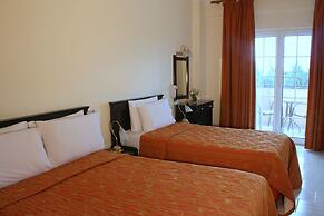 Famissi Eden Hotel