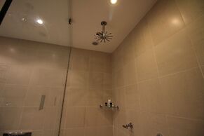 Best Western Plus Pastures Hotel